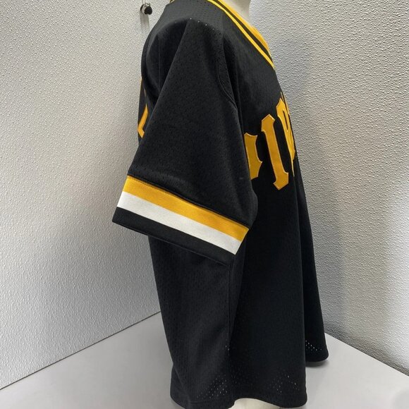 Mitchell & Ness Men’s Pittsburgh Pirates Willie Stargell Batting Practice Jersey - Picture 4 of 12